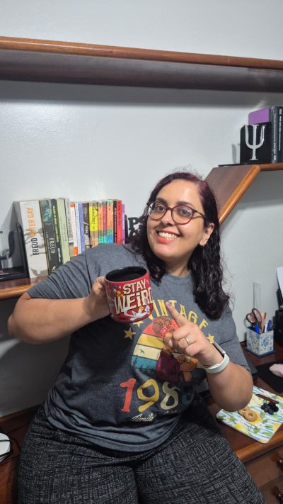 Thaysa Bezerra sorrindo — psicóloga em Guarulhos